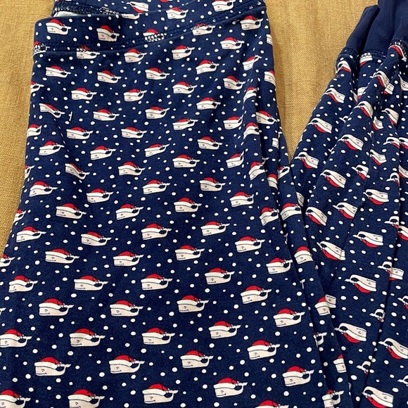 Vineyard Vines Christmas Santa whale pajama leggings 9” rise - Picture 2 of 4